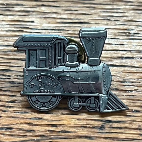 Vintage 1998 Hallmark 25th Anniversary Railway Train Pin Brooch - Picture 1 of 3